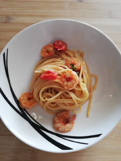 Foto di Spaghetti con code di gamberi e pomodorini 🦐🍅🍝