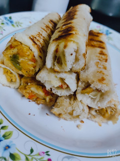 A picture of Grilled Chicken Bread Rolls.