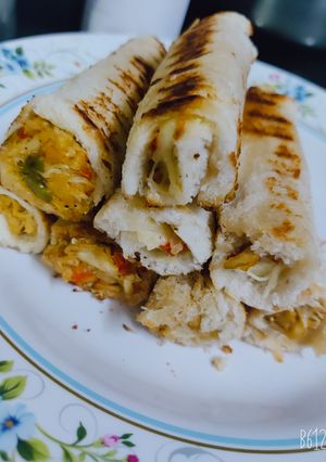 A picture of Grilled Chicken Bread Rolls.