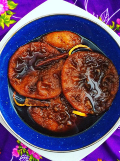 Una foto de Sopaipillas de zapallo con salsa de chancaca