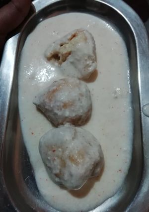 A picture of Dahi bara.