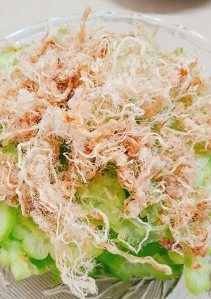 Hình của món Khổ qua ăn kèm chà bông.