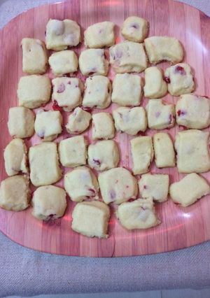 A picture of Cherry Short Bread cookies.