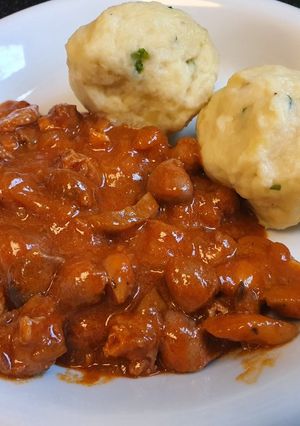 Gombás szívpörkölt, krumpligombóccal recept fotója