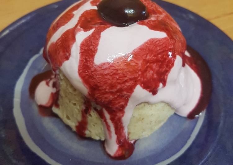 Mug cake de cereza y yogur