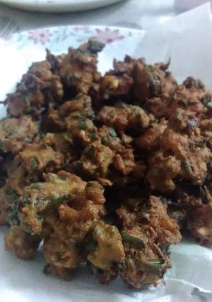 A picture of Bajra and hara lehsan kababs.