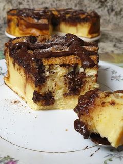 Una foto de Tarta de torrijas con chocolate