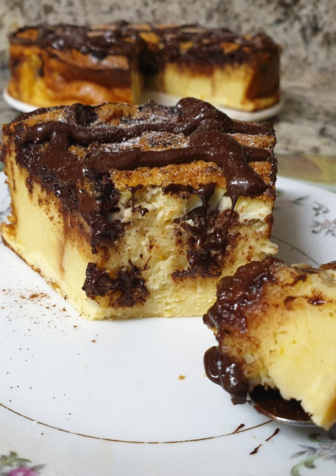 Una foto de Tarta de torrijas con chocolate