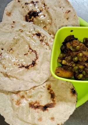 बाजरे की रोटी (bajre ki roti recipe in hindi) रेसिपी मुख्य फोटो