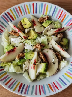 Una foto de Ensalada nectarina y aguacate