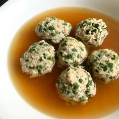 A picture of Pork & Garlic Chives Meatballs.