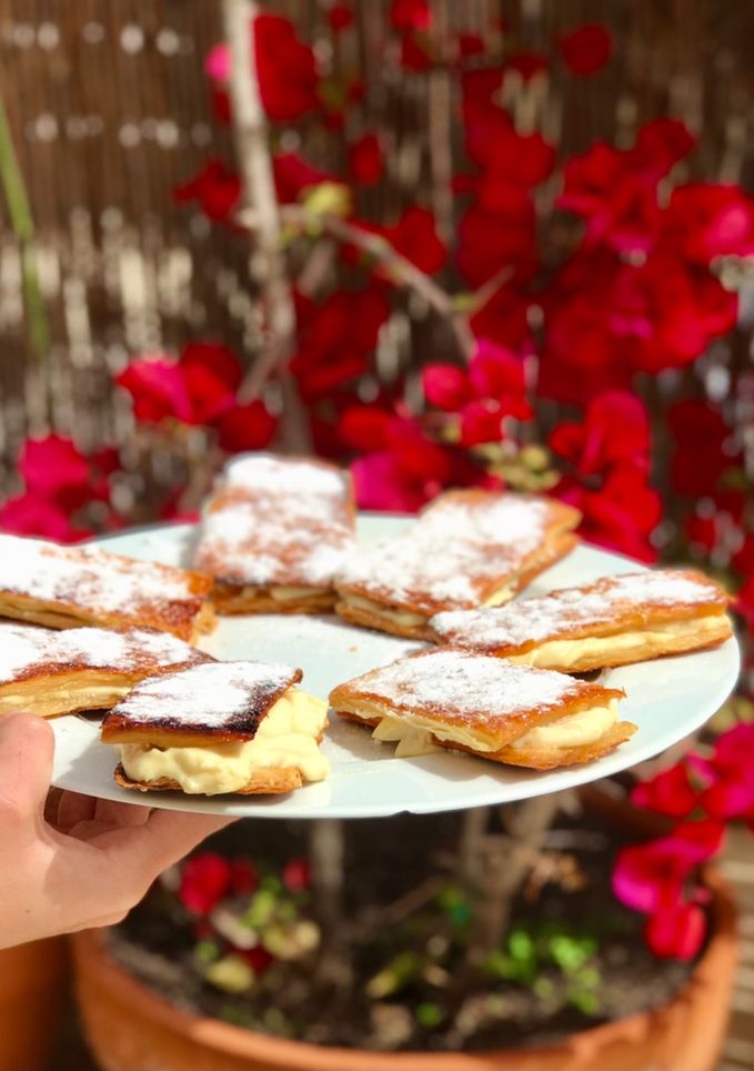Una foto de Milhojas de crema casera