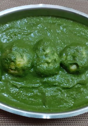 A picture of Aloo Palak.