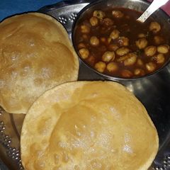 A picture of Puri chhole.
