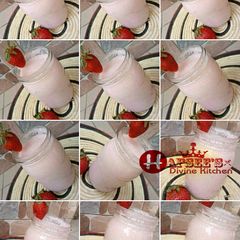 A picture of Strawberry smoothie.