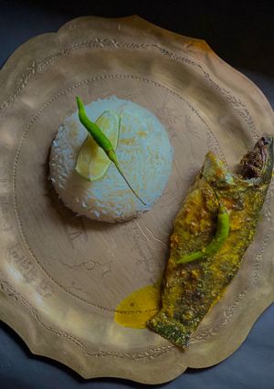A picture of Koi Jhaal or Climbing Perch in Mustard paste.