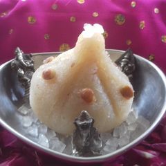 A picture of Coconut modak.