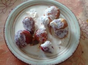 Una foto de Fresas con crema y dulce de leche. ॐ