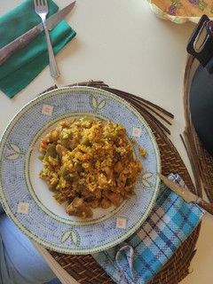 Una foto de Arroz con pollo y judías verdes