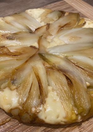 Une photo de Tarte tatin aux endives et maroilles