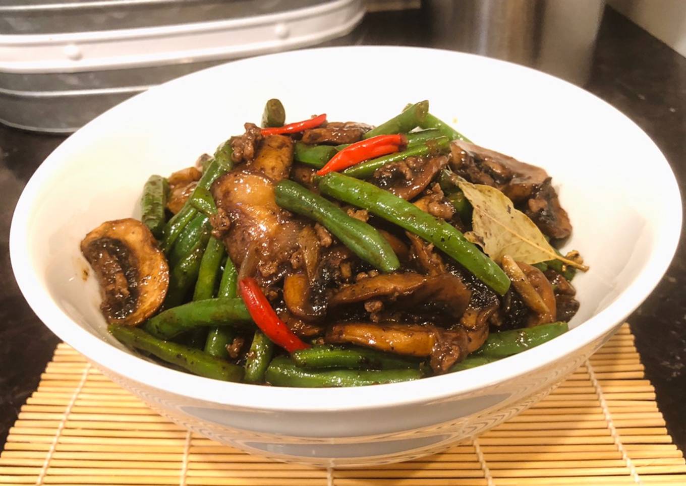 Sautéed Crunchy Green Beans, Caramelize Mushroom, Ground Beef with Hoisin sauce