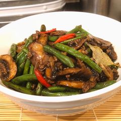 A picture of Sautéed Crunchy Green Beans, Caramelize Mushroom, Ground Beef with Hoisin sauce.