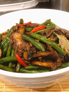 A picture of Sautéed Crunchy Green Beans, Caramelize Mushroom, Ground Beef with Hoisin sauce.