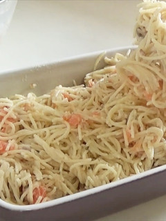 Una foto de Espaguetis en salsa con salmón ahumado, receta fácil y rápida
