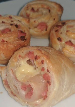 A picture of Bacon & cheese Scrolls.