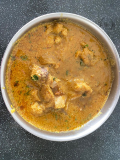 அதிரடி சிக்கன் குழம்பு (Chicken kulambu recipe in tamil) செய்முறை முக்கிய புகைப்படம்