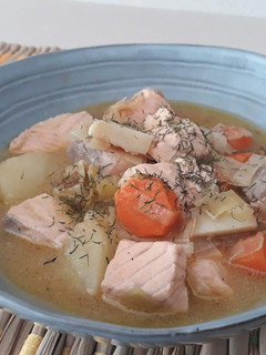 Una foto de Sopa de puerros y salmón