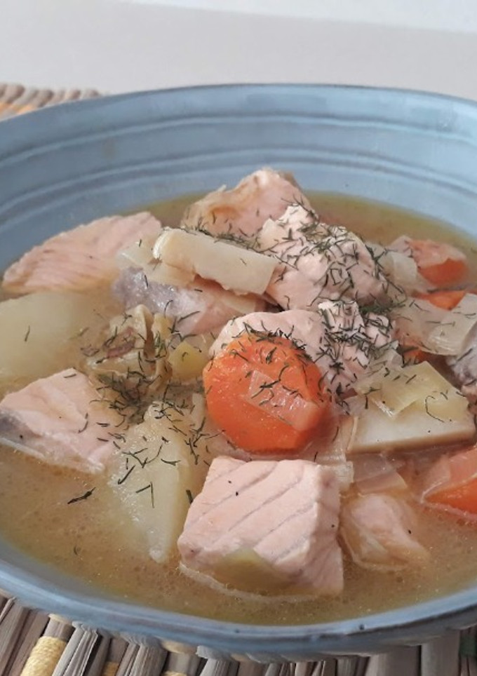 Una foto de Sopa de puerros y salmón