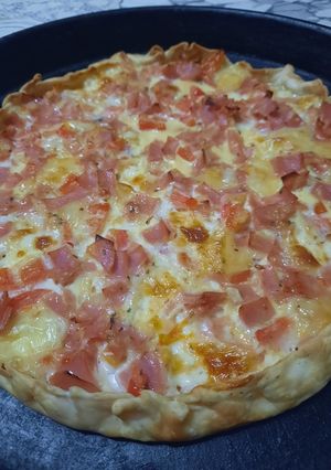 Una foto de Tarta de jamón a los 4 quesos (para 2 tartas)