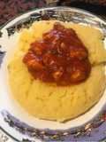 Polenta con salsa roja de pollo