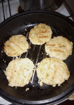 Una foto de Hamburguesas de pollo express 🍍