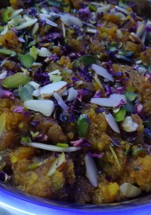 A picture of Moong daal halwa.