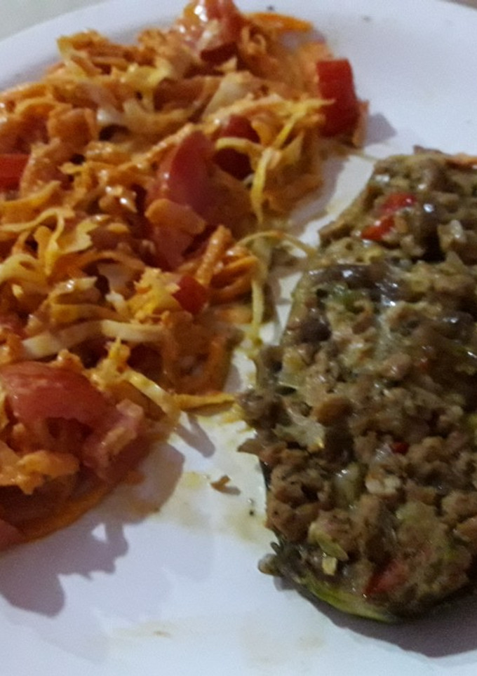 Una foto de Zuchinis rellenos con carne de soya