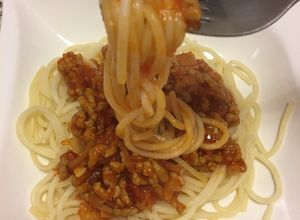 Hình của món Mỳ ý sốt cà chua thịt bằm.