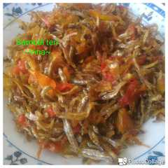 A picture of Sambal Teri.