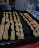 Grisines con queso rallado