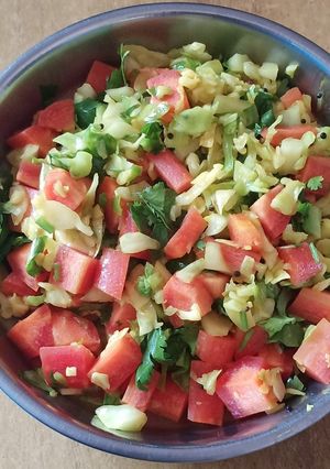 ગાજર કોબીજ નો સંભારો (Gajar Kobij Sambharo Recipe In Gujarati) રેસીપી મુખ્ય ફોટો