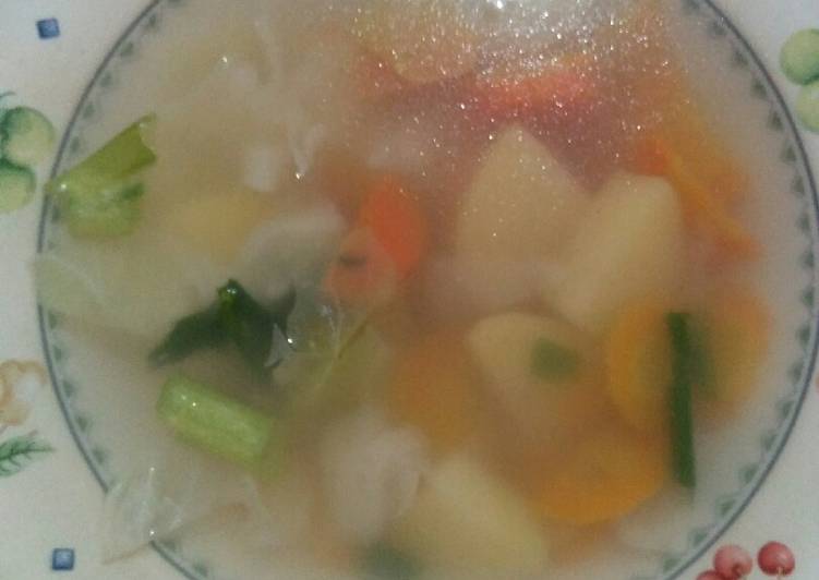 Langkah Mudah untuk Membuat Sayur sop sederhana, Enak