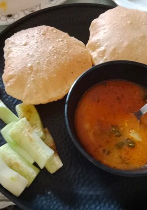 पूरी आलू (poori aloo recipe in Hindi) रेसिपी मुख्य फोटो