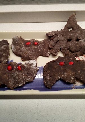 Foto di Pipistrelli e ragni Halloween. Biscotti alla banana e cacao