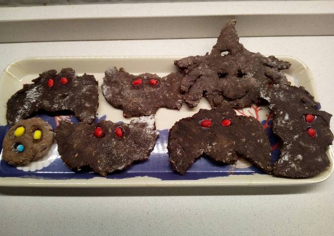 Ricetta di Fatto in casa super veloce Pipistrelli e ragni Halloween. Biscotti alla banana e cacao