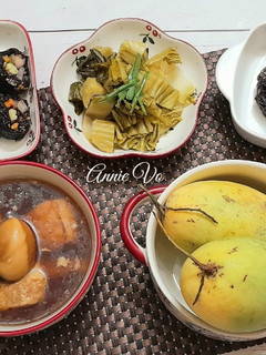 Hình của món Mâm cơm với gạo lứt.