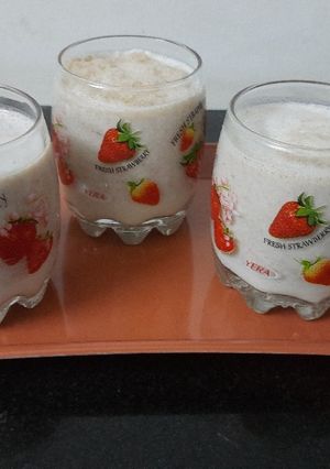 ચીકૂ મિલ્ક શેક (Chikoo Milkshake Recipe In Gujarati) રેસીપી મુખ્ય ફોટો