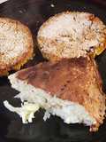 Pastel de repollo con hamburguesas de arvejas