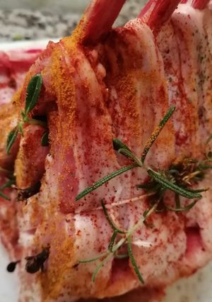 Une photo de Carré d'agneau légumes printaniers