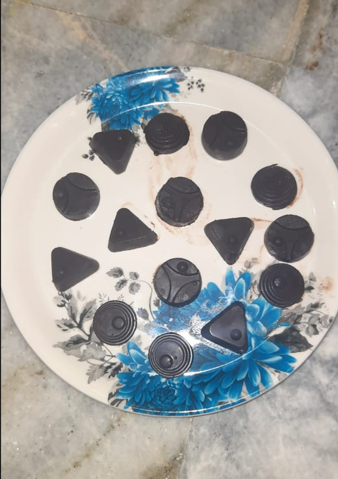 ஹோம்மேட் சாக்லேட் (Homemade chocolate recipe in tamil) செய்முறை முக்கிய புகைப்படம்